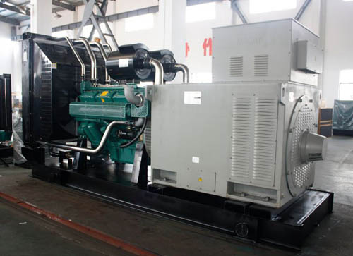 乐安如何保证发电车的输出电能总量满足负载功率的需求？